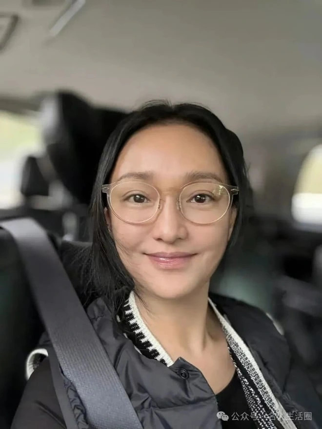 chau tan gay tranh cai khi lo nhan sac khong qua chinh sua o tuoi 51 hinh anh 2