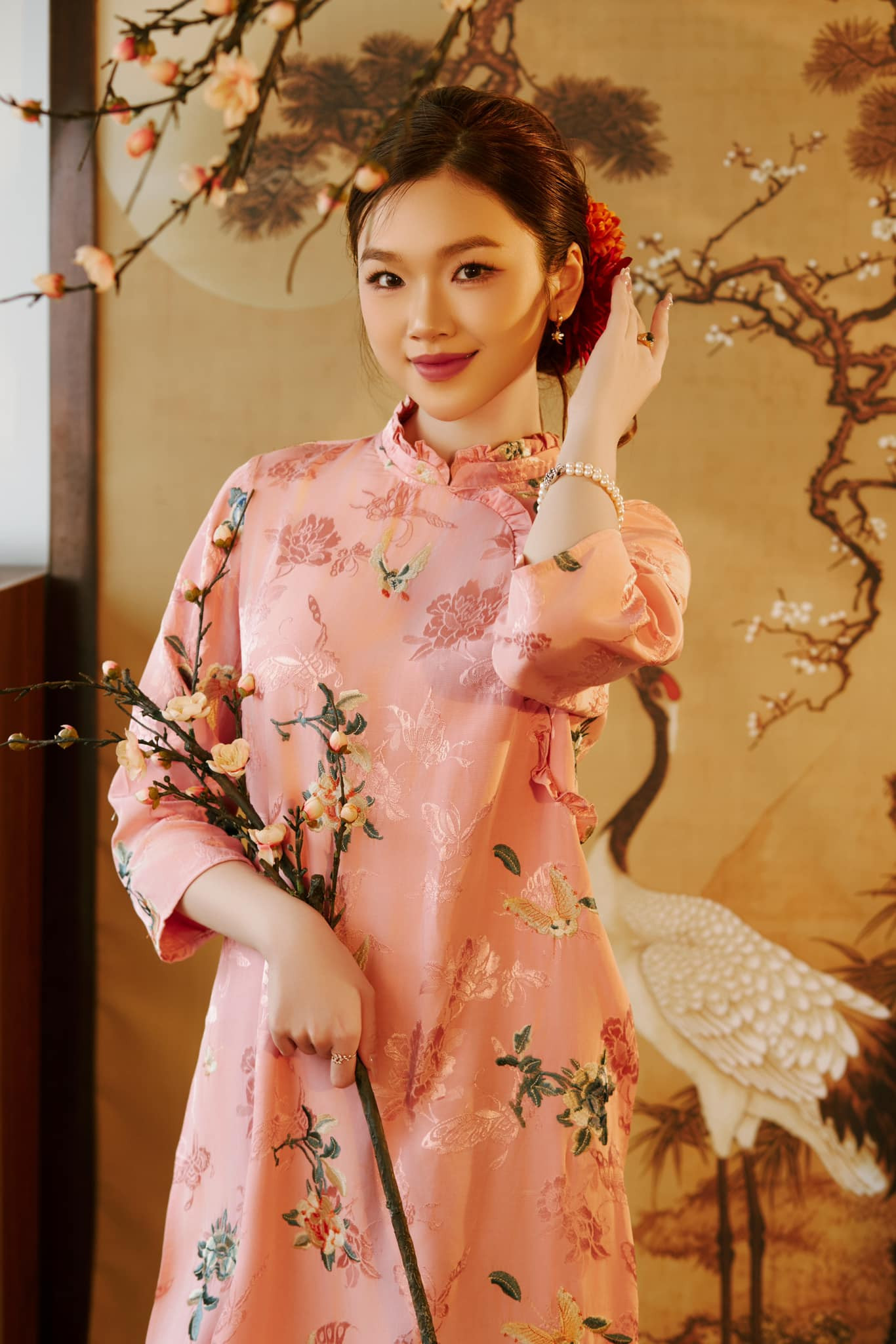 Danh tính cô gái Việt tặng hoa Chủ tịch Tập Cận Bình, trả lời phỏng vấn bằng tiếng Trung siêu thần thái - Ảnh 4.