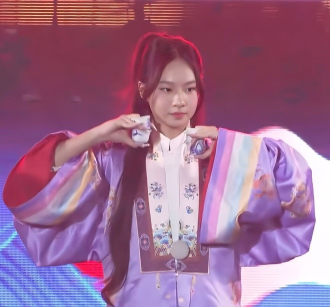 Hai con của Lý Hải Minh Hà gây sốt nhờ ngoại hình nổi bật