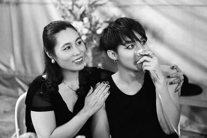 Kiệt sức sau ánh đèn sân khấu nghệ sĩ Việt phải thở oxy