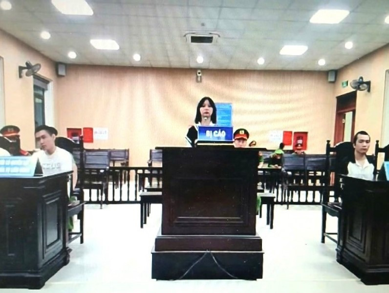 Vũ Thị Khánh Huyền 2.jpg