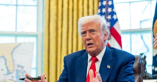 Ông Trump nói Mỹ sẽ tặng tiền và vé máy bay cho những người 'tự trục xuất'