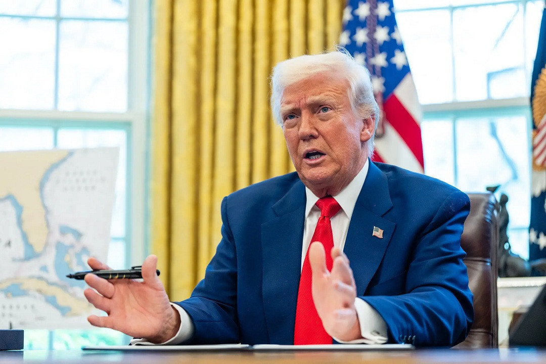 10db trump twhq superJumbo.jpg