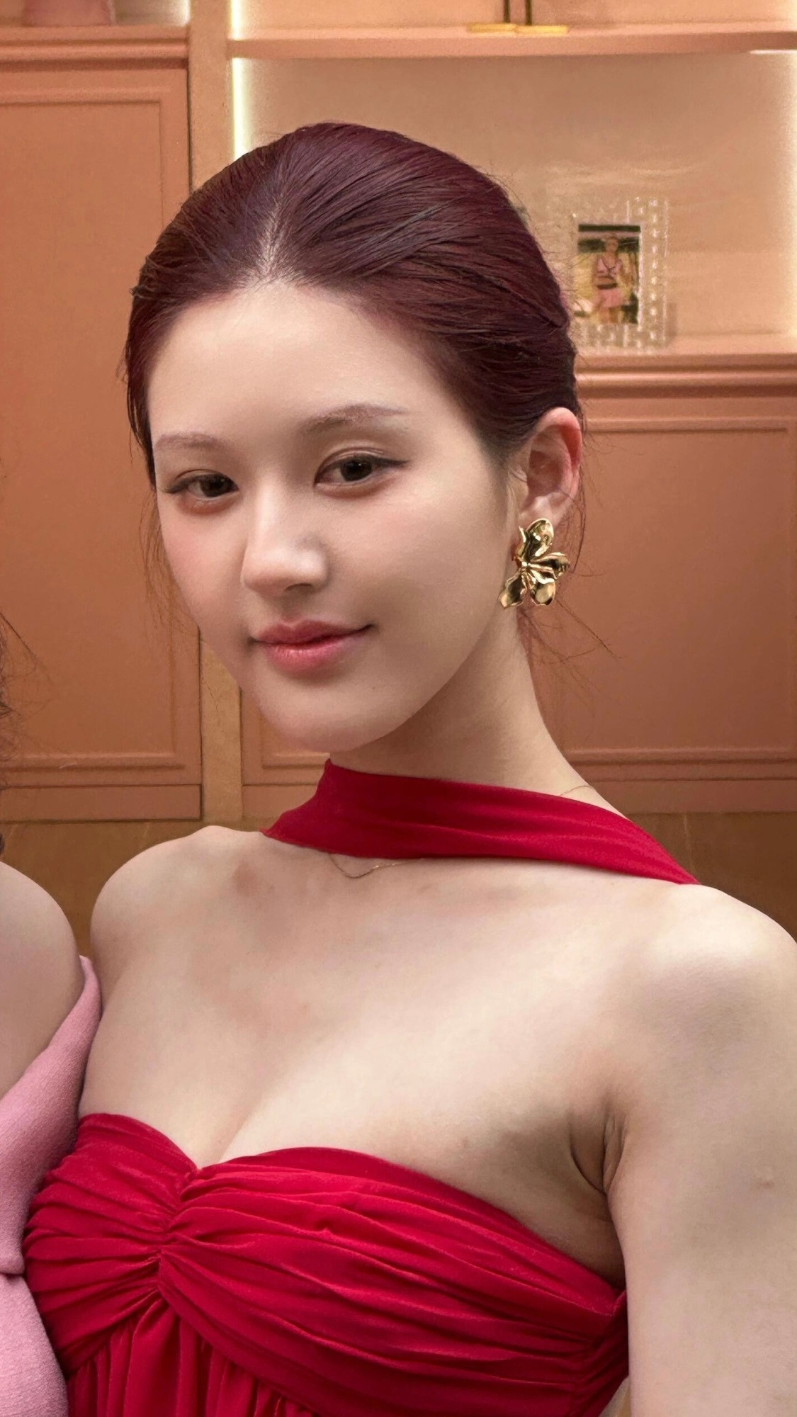 Triệu Lộ Tư 'đỏ rực' giữa phố, nhưng vẫn bị nghi ngờ phẫu thuật thẩm mỹ vì điều này - Ảnh 7