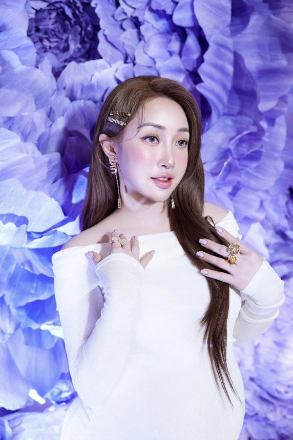 Vợ Doanh Nhân Của Chi Bảo Diện Kimono Khoe Nhan Sắc Rực Rỡ Ở Nhật Thuê Hẳn Stylist, Mang 10 Vali Hành Lý Sang Nhật, Vợ Doanh Nhân Của Chi Bảo Khoe Nhan Sắc Rực Rỡ - Ảnh 10.