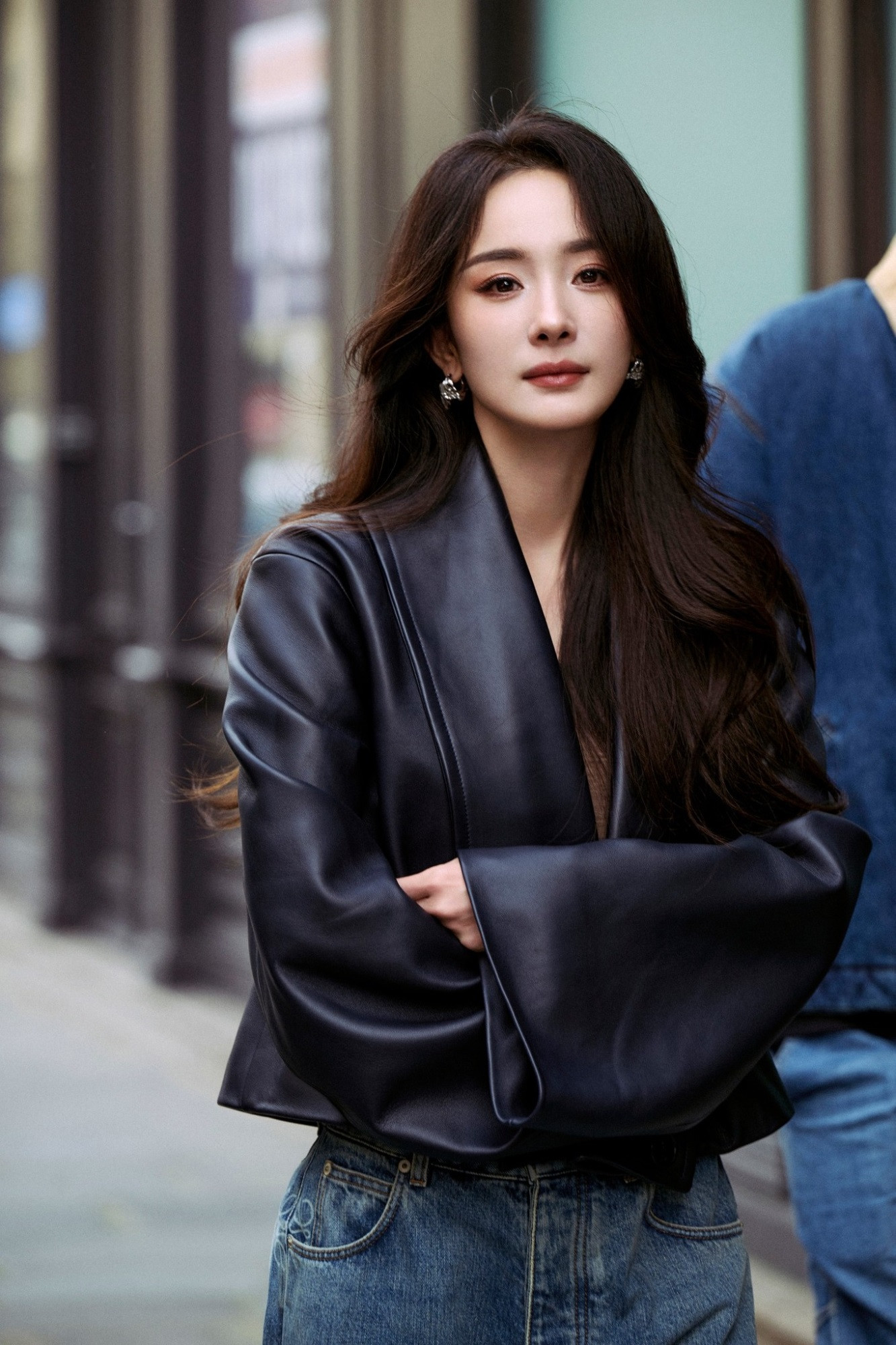 Ảnh hiếm con gái Dương Mịch ở tuổi 11, đôi chân dài thon thả, thần thái ngày càng giống mẹ - Ảnh 3