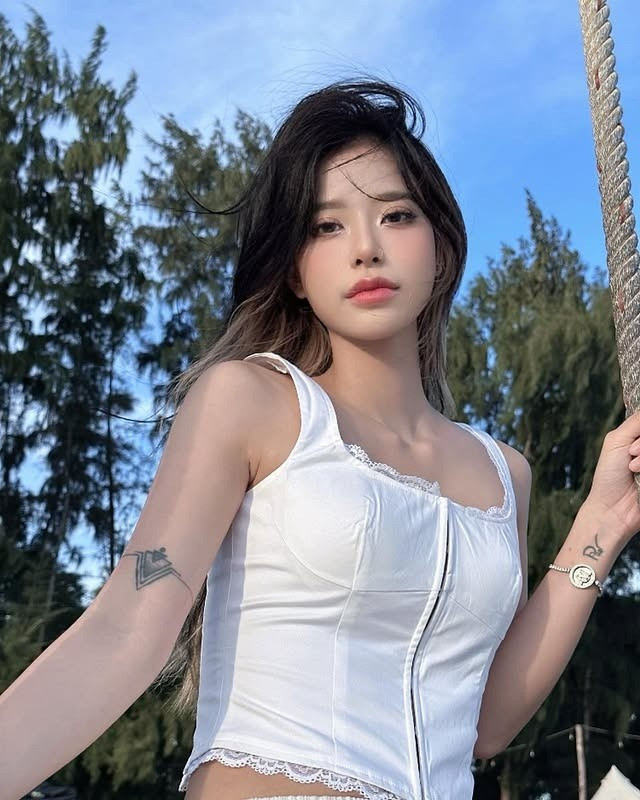 Chân dung bạn gái yêu 7 năm của Misthy Mặt cá tính dáng chuẩn profile đỉnh chóp