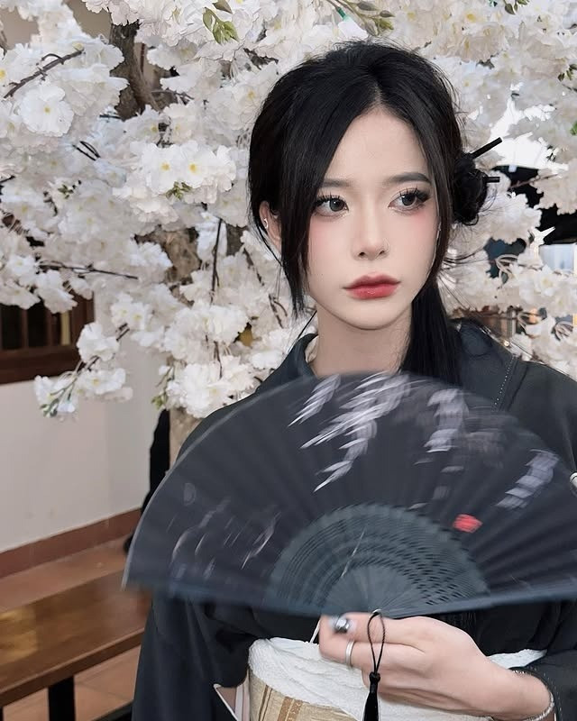 Chân dung bạn gái yêu 7 năm của Misthy Mặt cá tính dáng chuẩn profile đỉnh chóp