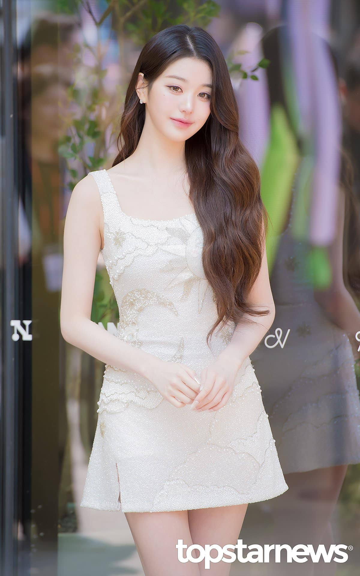 Jang Won Young - Jisoo so kè visual khi đụng cùng 1 kiểu váy- Ảnh 2.