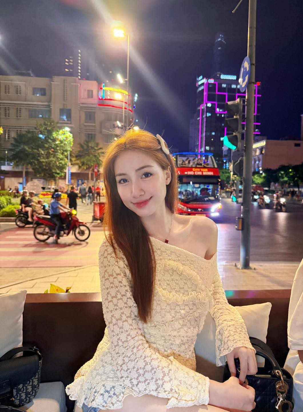 Nhan sắc đời thường của nữ ca sĩ quê Bắc Ninh được vinh danh '100 gương mặt tiêu biểu của Việc tử tế' - Ảnh 8.