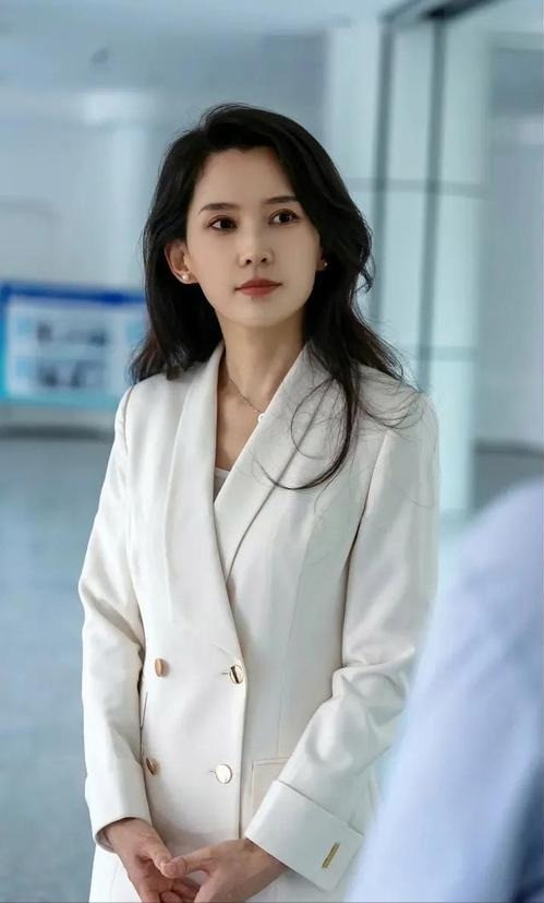 Tình mới của Uông Phong được khen đẹp hơn cả Chương Tử Di