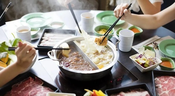 Trung Quốc: Ăn lẩu cay, cô gái bị đau họng rồi thiệt mạng ảnh 1