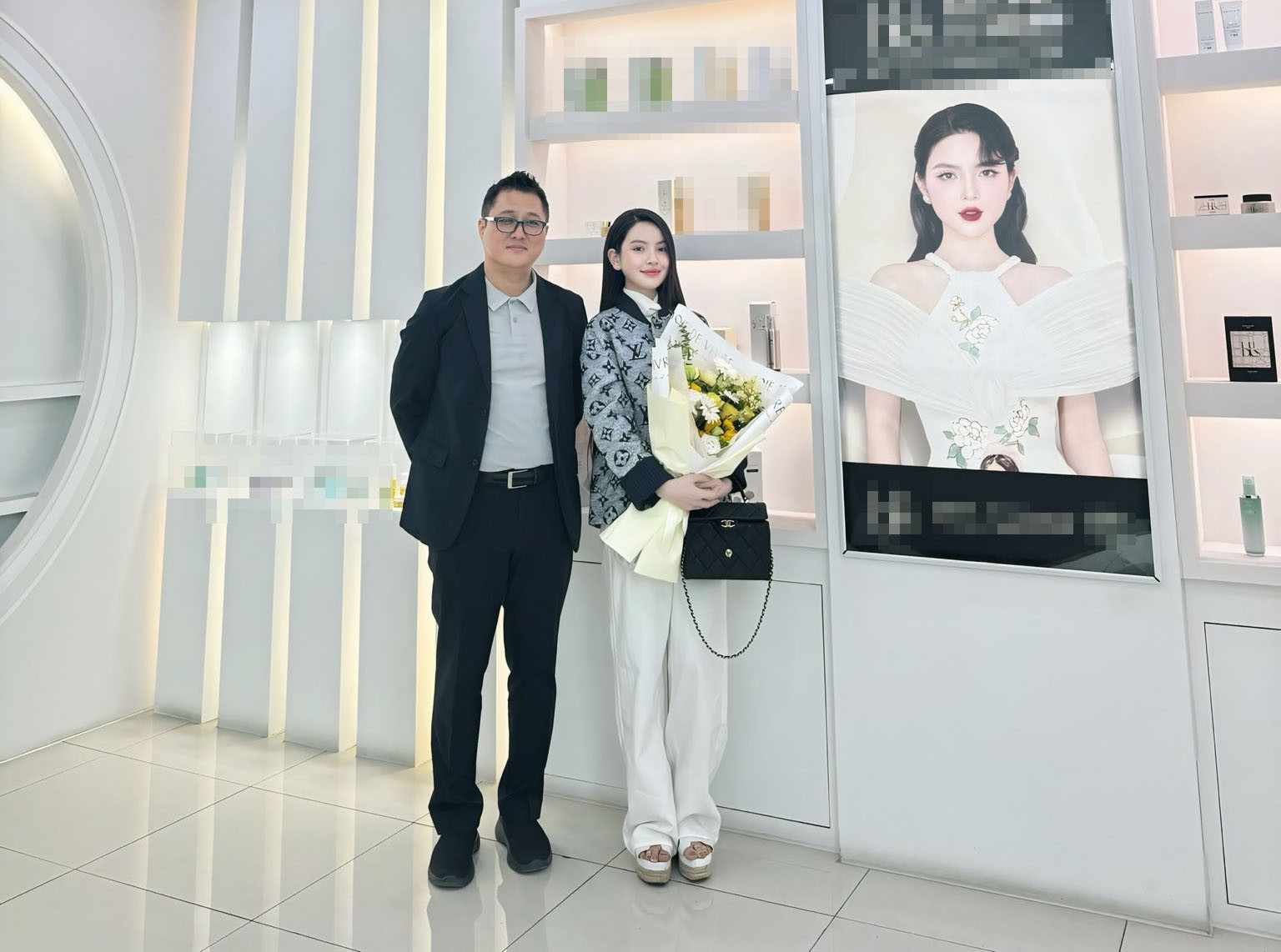 Chu Thanh Huyền xách túi Chanel đeo đồng hồ 700 triệu như tổng tài giữa nghi vấn trốn thuế