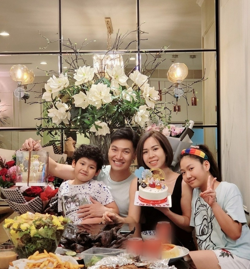 Diễn viên Mạnh Trường ghi dấu ấn qua hàng loạt bộ phim “giờ vàng” như Tuổi Thanh Xuân, Sinh Tử, Cả Một Đời Ân Oán, Không Thời Gian... Sau nhiều năm đóng phim, Mạnh Trường sở hữu khối tài sản