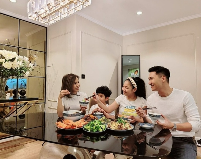 Ngoài căn hộ nói trên, Mạnh Trường còn sở hữu một biệt thự nghỉ dưỡng tại Hòa Bình.