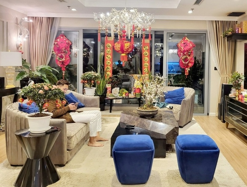 Căn hộ được vợ chồng Mạnh Trường trang hoàng lộng lẫy mỗi dịp lễ.