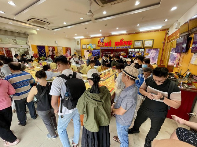 Giá vàng liên tục lập đỉnh: 'Đu' đỉnh hay chốt lời? ảnh 1