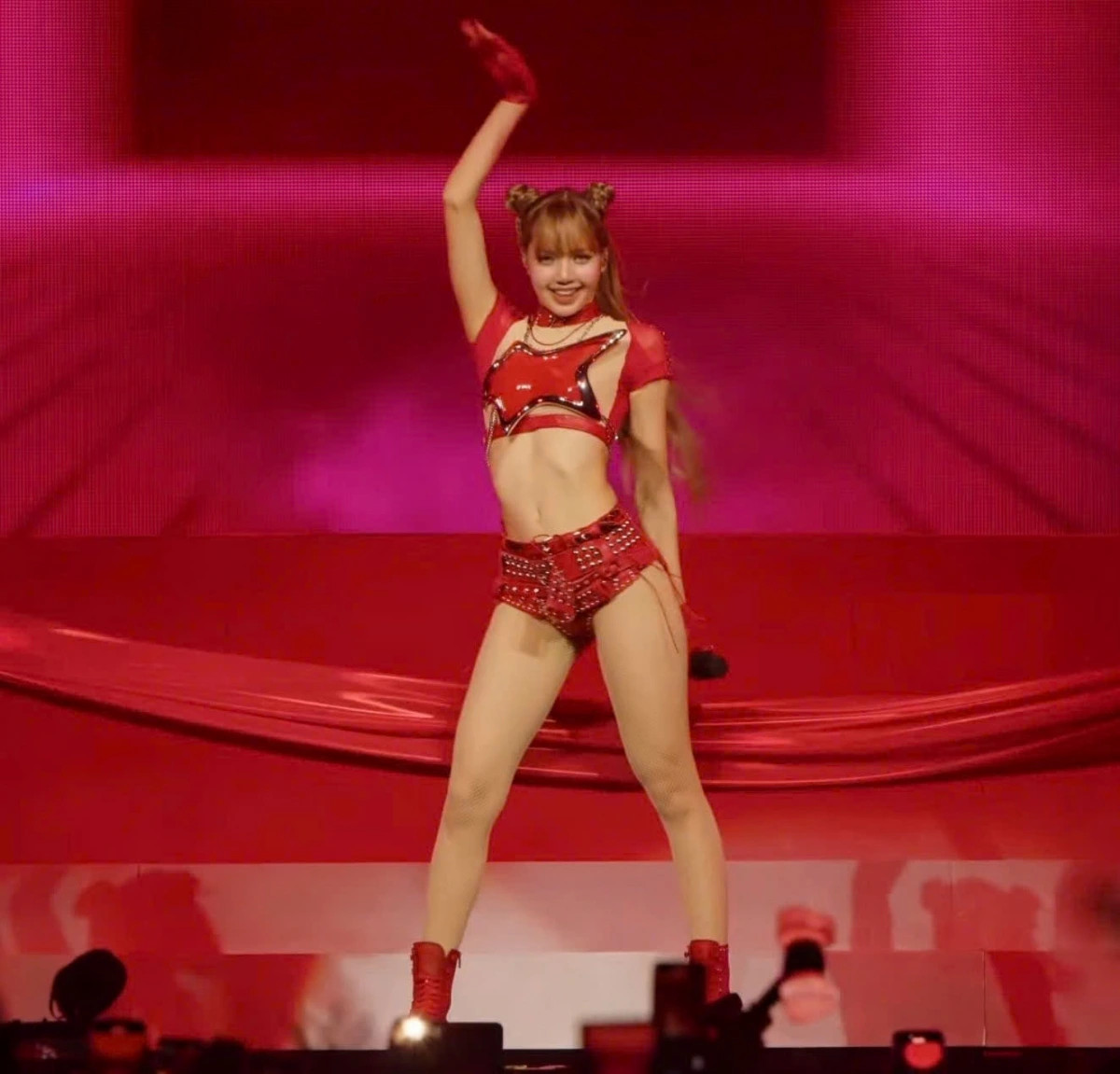 lisa blackpink la ngoi sao duoc nhac den nhieu nhat tai coachella 2025 hinh anh 1