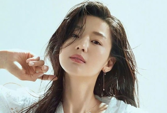 Nhan sắc 'đánh bại' cam thường của mỹ nhân kiếm tiền giỏi nhất showbiz Hàn