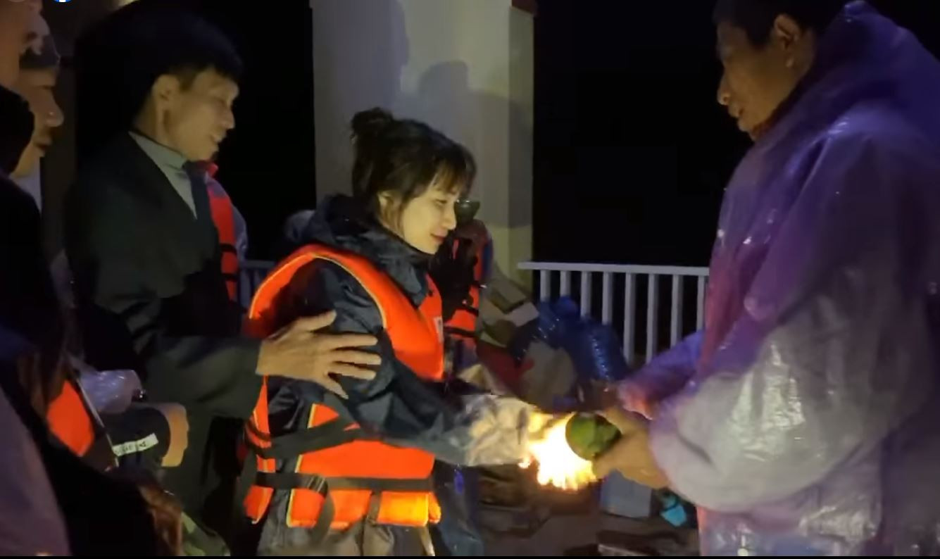 Hòa Minzy nói gì khi bị khuyên nên chừa đường kinh doanh cho mẹ bỉm sữa