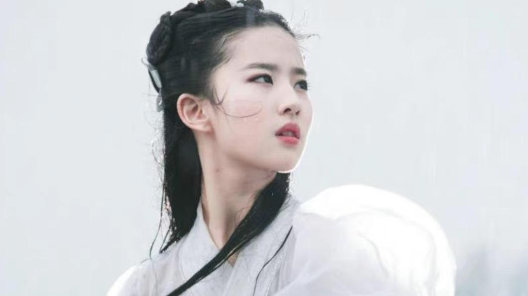 Lưu Diệc Phi 20 năm trước và dàn