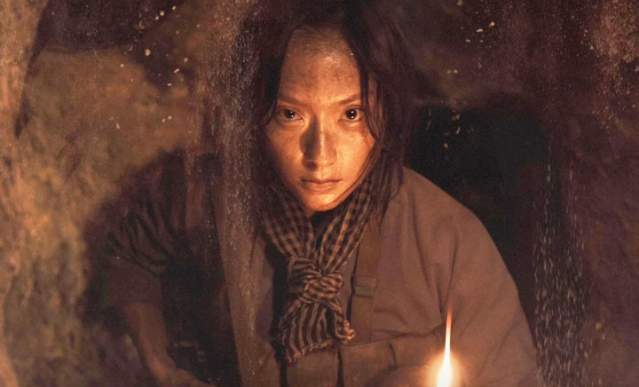 Một trong điều ám ảnh nữ diễn viên khi vào vai Ba Hương chính là những cảnh quay đồng đội hy sinh.