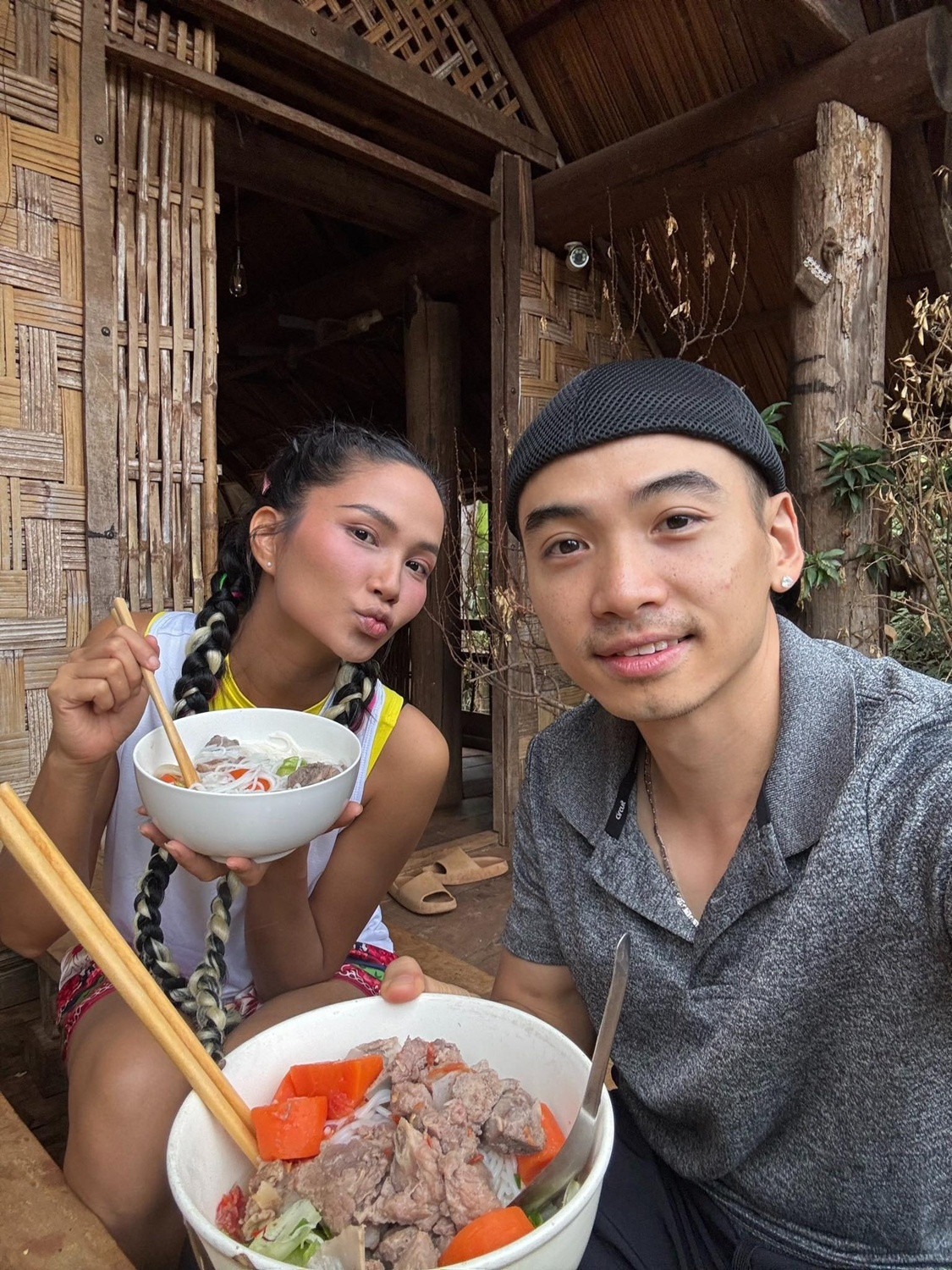 Thêm bằng chứng cho thấy HHen Niê đang mang bầu