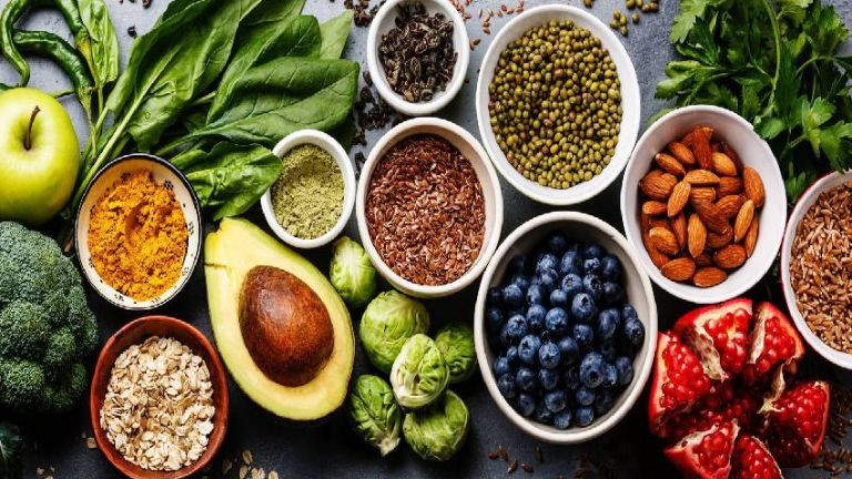 Ăn gì cho đẹp da, khắc phục da sần sùi do vảy nến?- Ảnh 1.