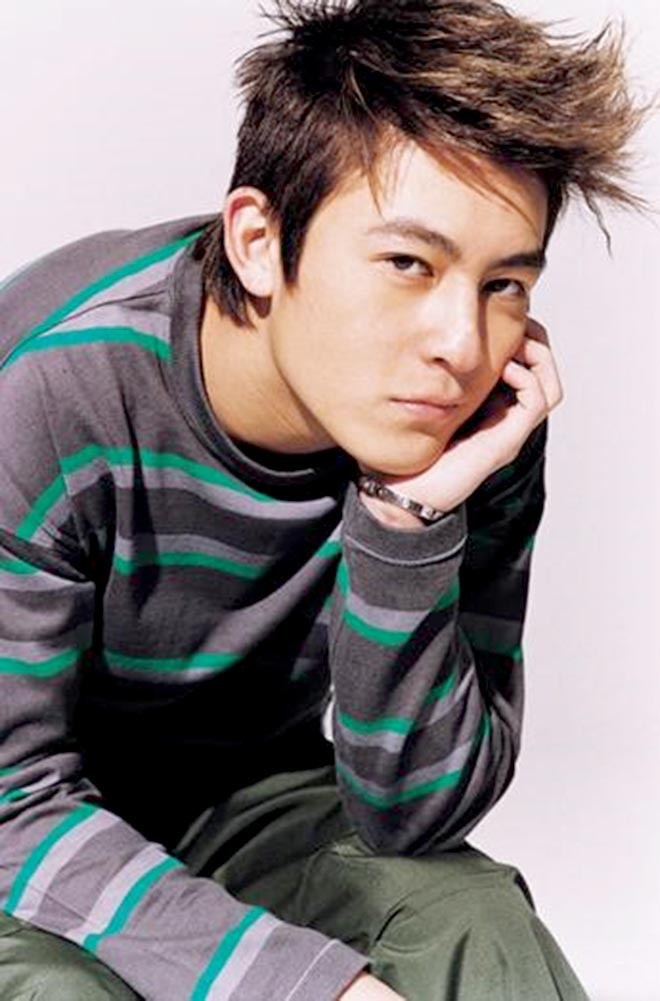 Cbiz cũng từng có buổi họp báo chấn động nam chính không cần khóc lóc tuyên bố rời showbiz