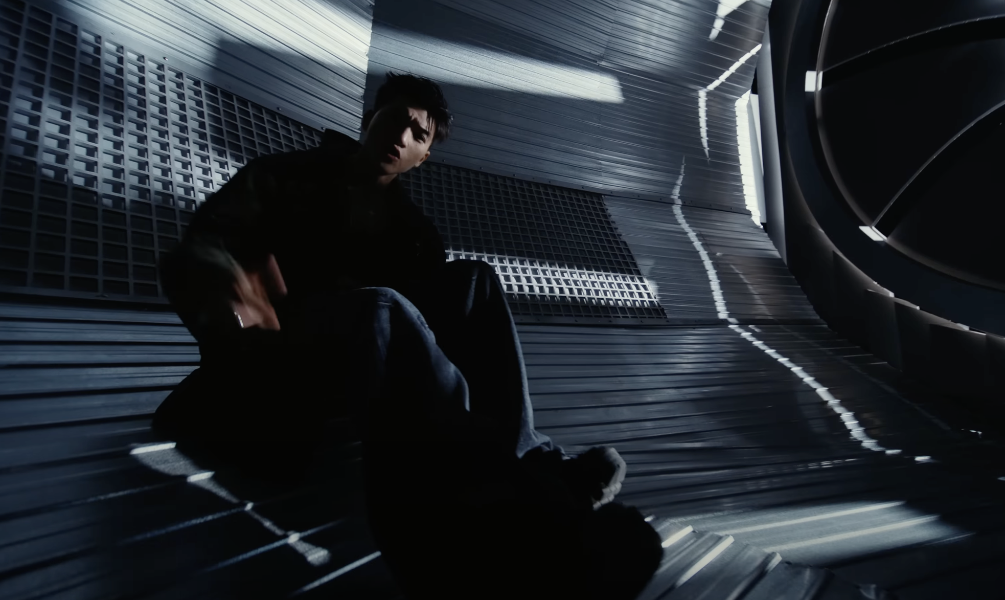 Hieuthuhai khiến khán giả 'việt vị' ảnh 3