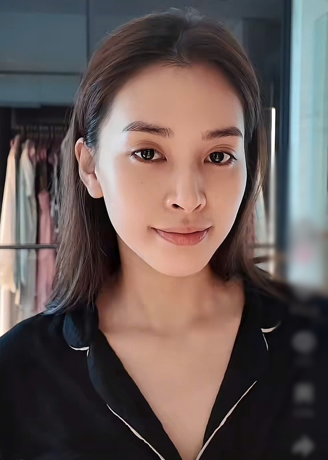 Mỹ nhân Vbiz 1000 năm có 1 lộ gương mặt sau khi tẩy trang nhan sắc thật gây choáng