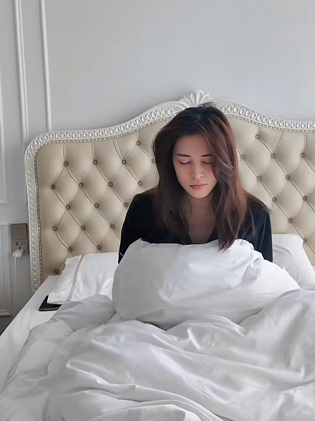 Mỹ nhân Vbiz 1000 năm có 1 lộ gương mặt sau khi tẩy trang nhan sắc thật gây choáng