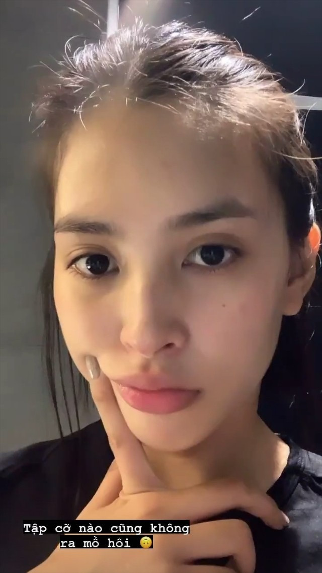 Mỹ nhân Vbiz 1000 năm có 1 lộ gương mặt sau khi tẩy trang nhan sắc thật gây choáng