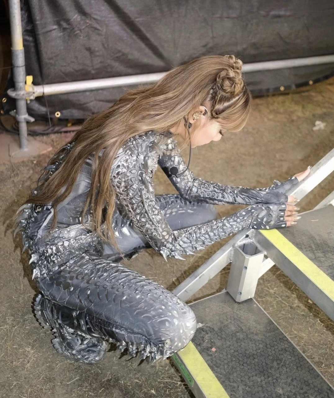 lisa tai coachella 2025 vu dao va giong hat la tam diem tranh cai hinh anh 5