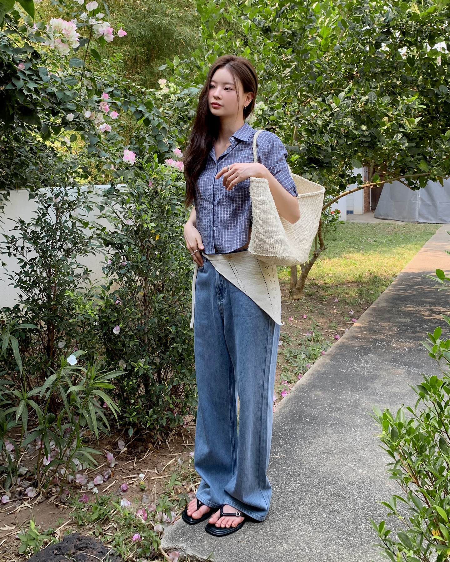 4 mẫu quần jeans thịnh hành nhất mùa hè 2025- Ảnh 4.