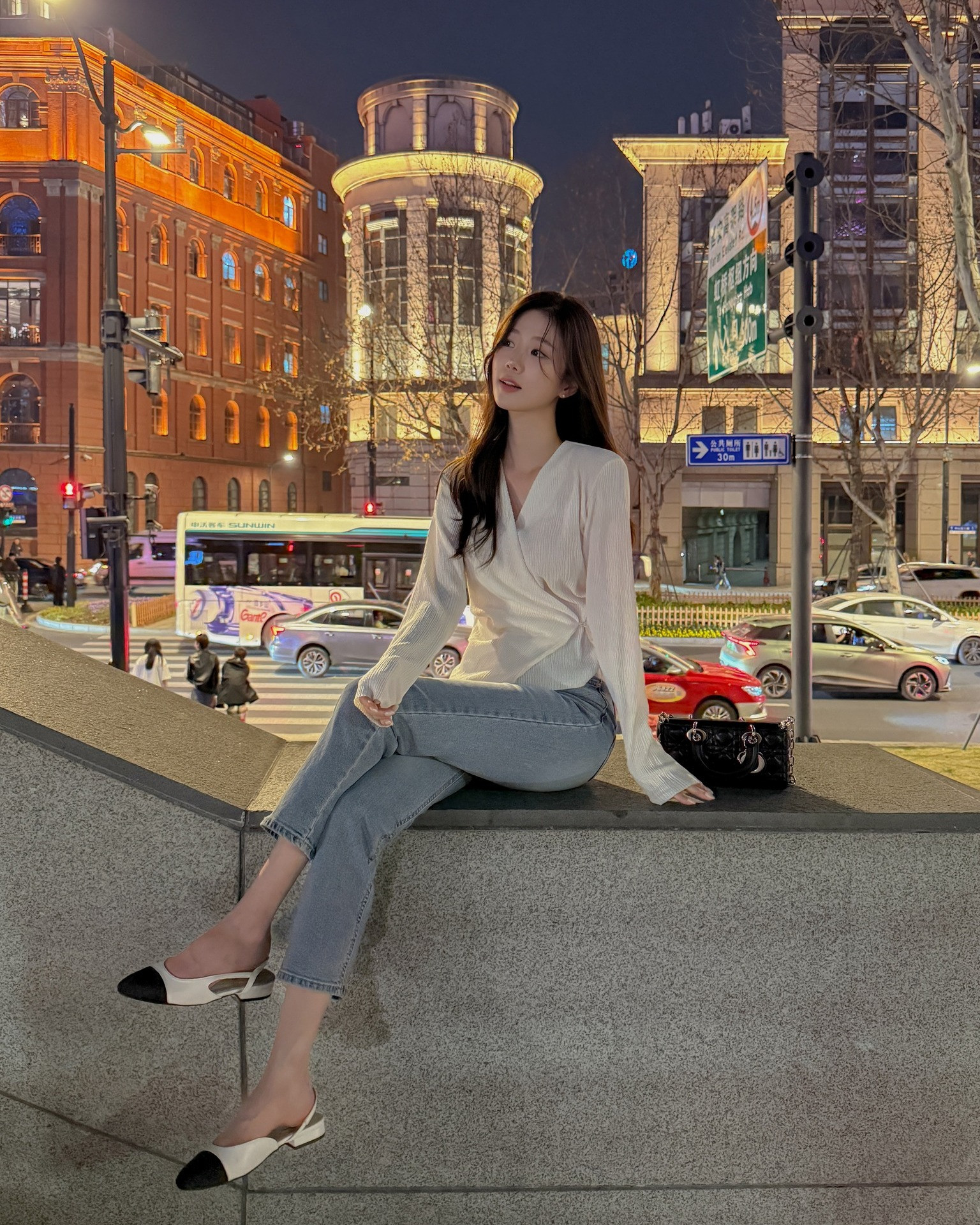 4 mẫu quần jeans thịnh hành nhất mùa hè 2025- Ảnh 2.