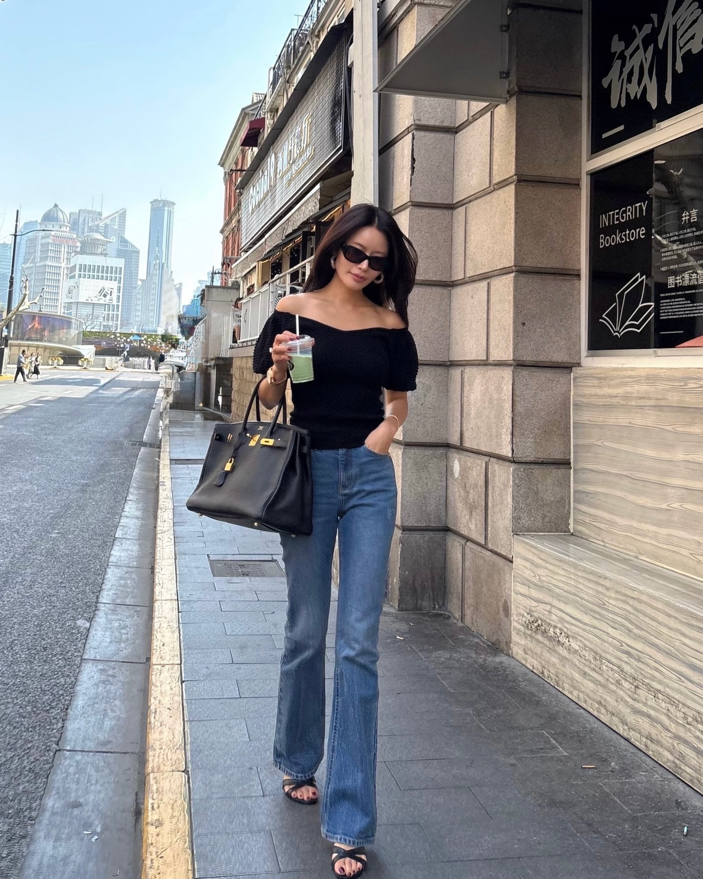 4 mẫu quần jeans thịnh hành nhất mùa hè 2025- Ảnh 7.