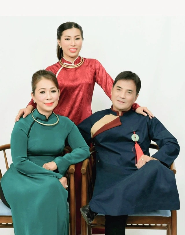 Đổi đời qua một đêm nhờ hát trong 'Mưa bụi', cuộc sống ca sĩ 'Nhẫn cỏ cho em' hiện tại ra sao?- Ảnh 7.