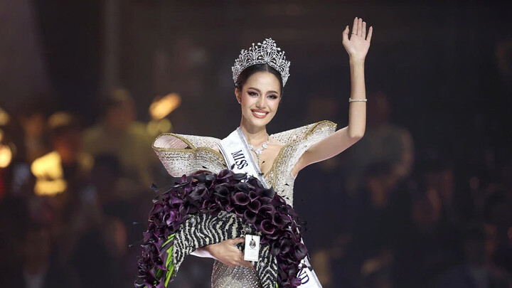 Á Hậu Hoàn Vũ Giỏi 4 Thứ Tiếng Bị Tước Danh Hiệu Vì Thi Miss World Á Hậu 3 Miss Universe 2024 - Suchata Chuangsri.