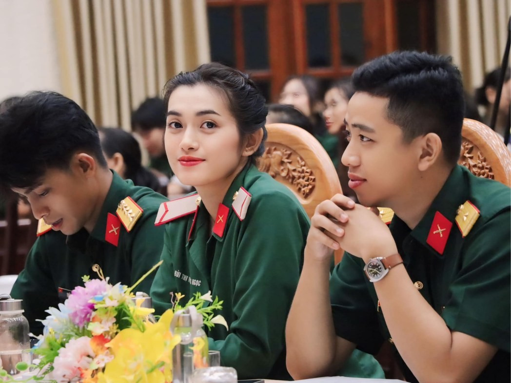 Chân dung nữ hạ sĩ thu hút mọi ánh nhìn khi tập diễu binh ảnh 10