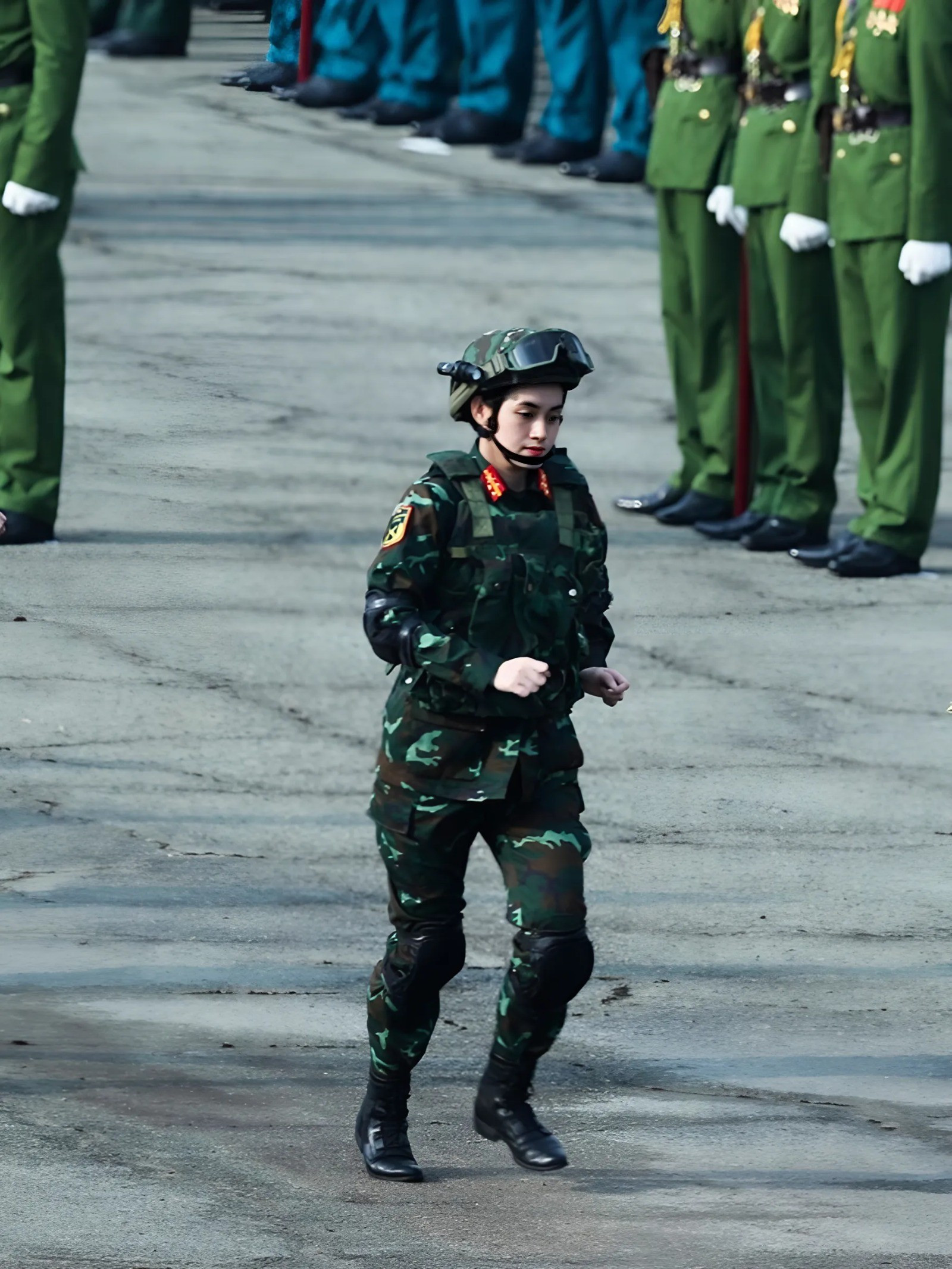 Chân dung nữ hạ sĩ thu hút mọi ánh nhìn khi tập diễu binh ảnh 2