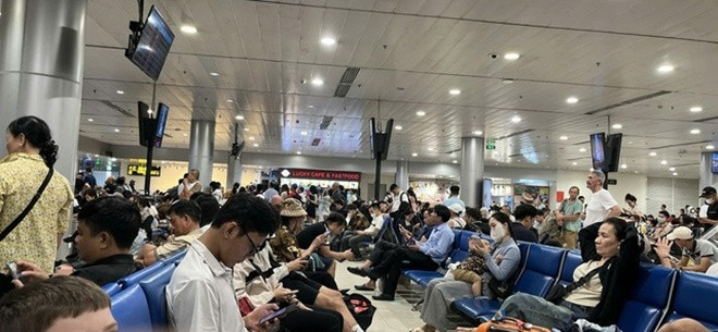 Khách Than Phiền Chuyến Bay Bị Chậm, Rồi Hủy Ở Sân Bay Tân Sơn Nhất Chuyen Bay.jpg