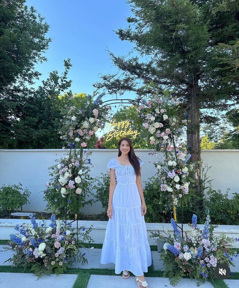 Có chồng đại gia Phạm Hương vẫn trung thành thói quen diện đi diện lại đồ cũ