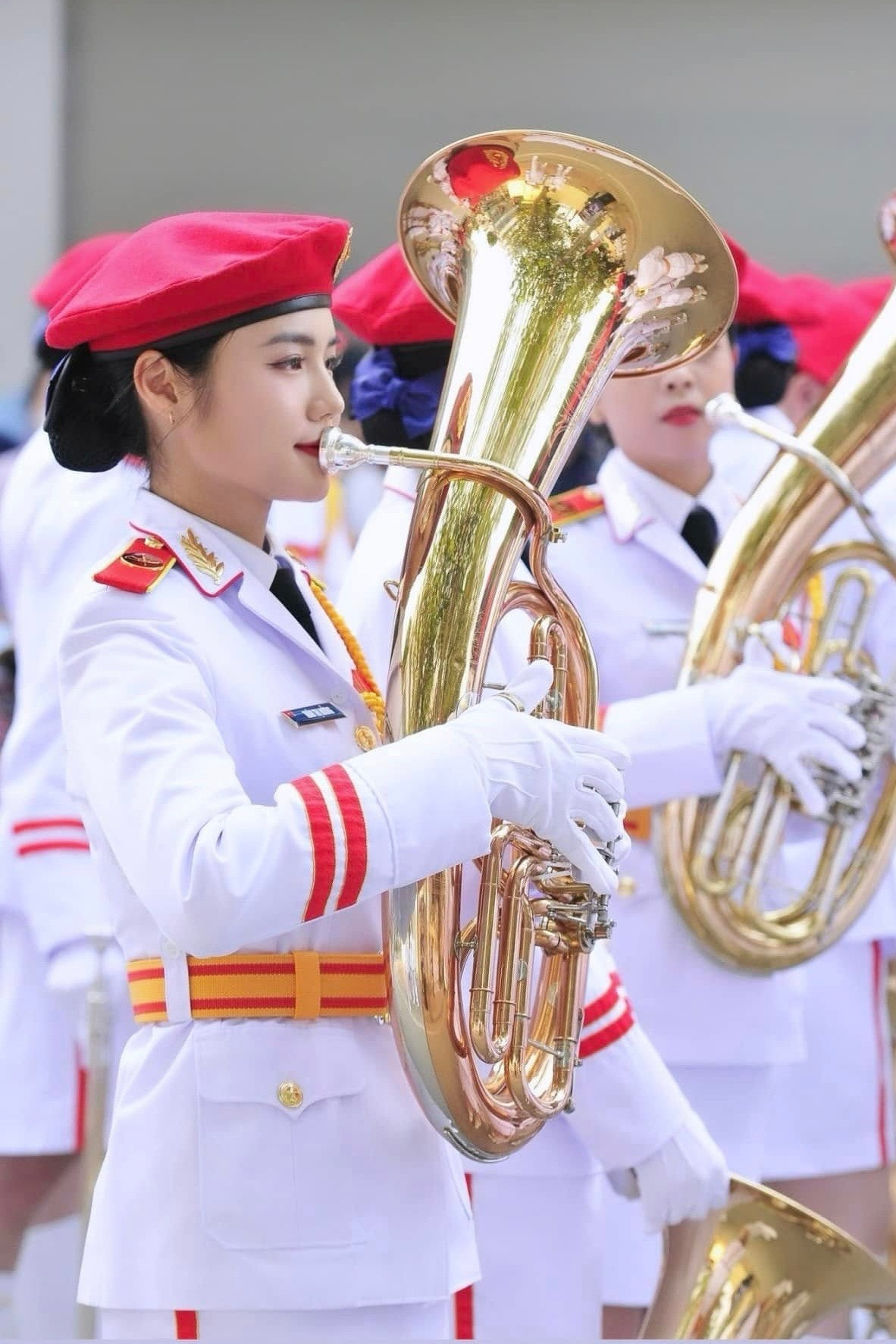 Đã có in4 nữ quân nhân đẹp như Hoa hậu trong khối quân nhạc gây sốt ở lễ diễu binh