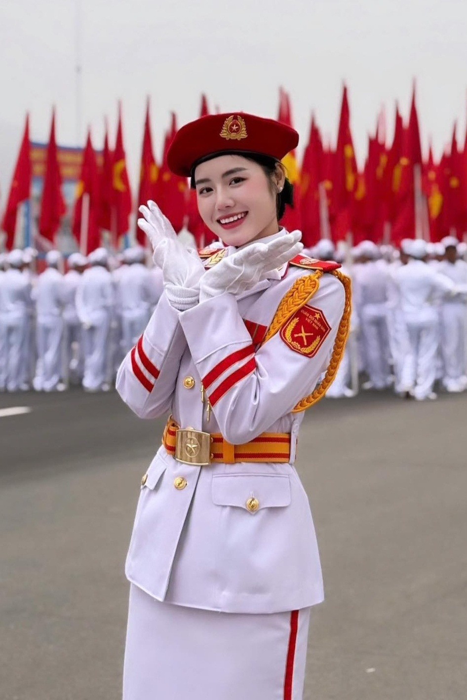 Đã có in4 nữ quân nhân đẹp như Hoa hậu trong khối quân nhạc gây sốt ở lễ diễu binh