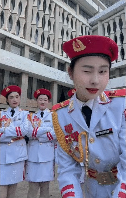 Đã có in4 nữ quân nhân đẹp như Hoa hậu trong khối quân nhạc gây sốt ở lễ diễu binh