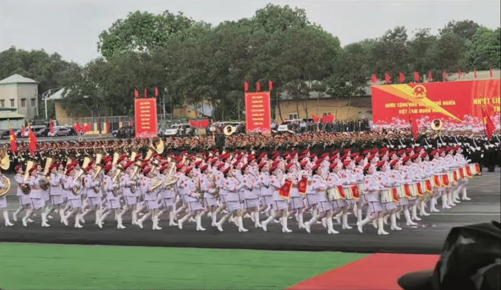 Đã có in4 nữ quân nhân đẹp như Hoa hậu trong khối quân nhạc gây sốt ở lễ diễu binh