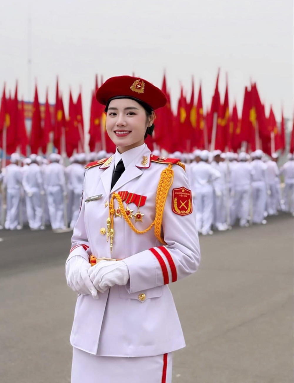 Đã có in4 nữ quân nhân đẹp như Hoa hậu trong khối quân nhạc gây sốt ở lễ diễu binh