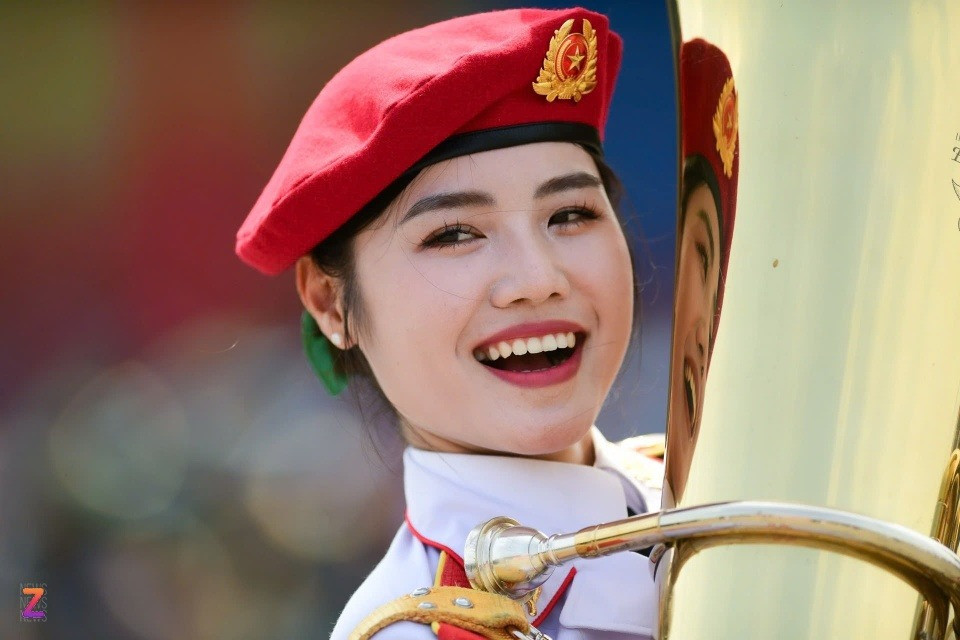 Đã có in4 nữ quân nhân đẹp như Hoa hậu trong khối quân nhạc gây sốt ở lễ diễu binh