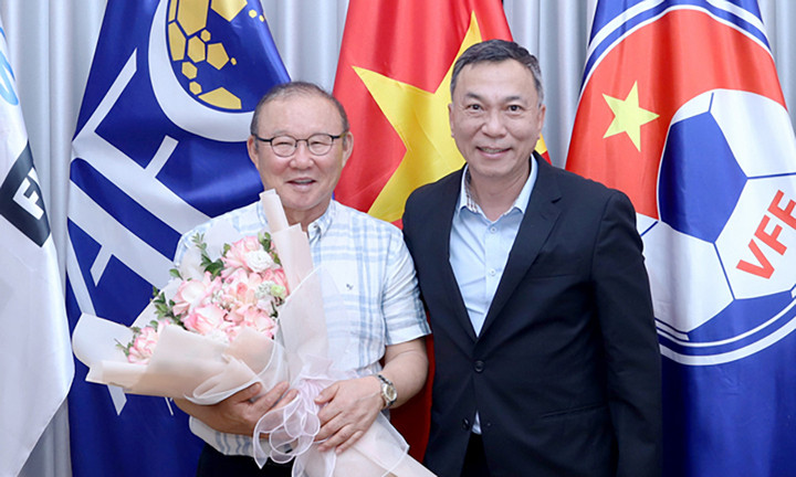 Ông Park Hang Seo làm việc với lãnh đạo VFF trên cương vị mới.